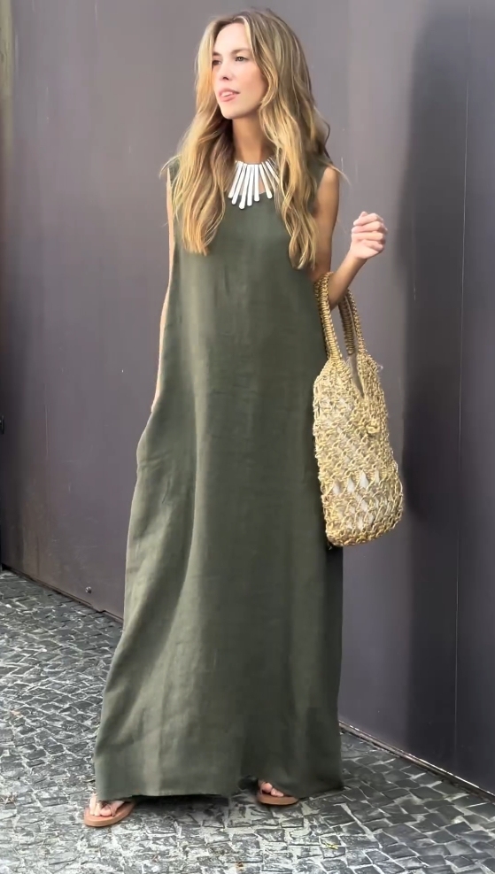 Cotton and linen casual sleeveless dress with pockets