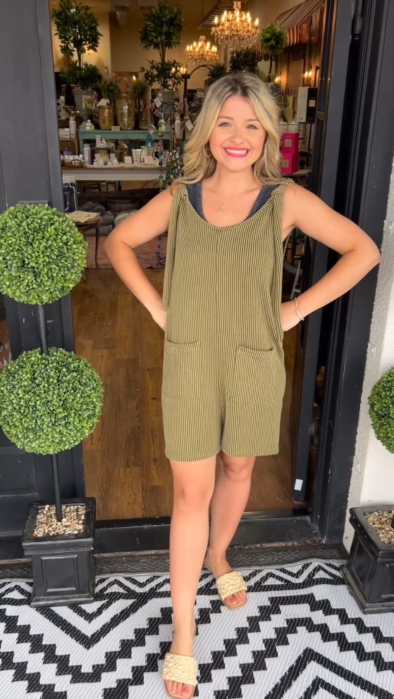 Women's Summer Jumpsuit Loose Casual Sleeveless Short Jumpsuit with Pockets