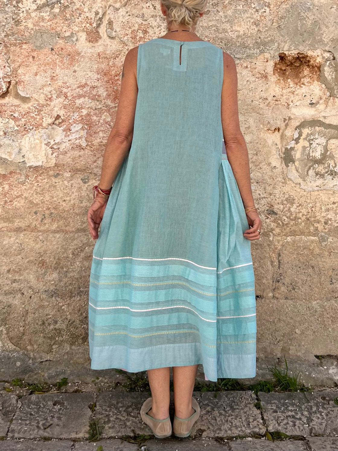 Ladies cotton and linen fresh sleeveless printed dress