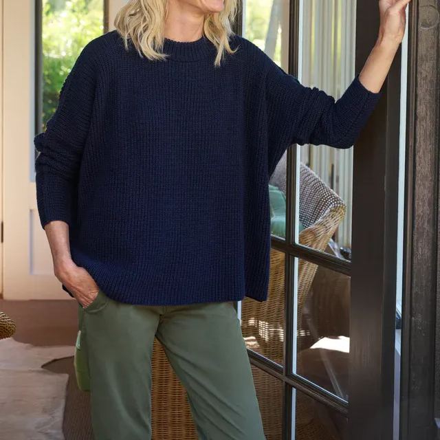 Round neck wide stitch solid color sweater