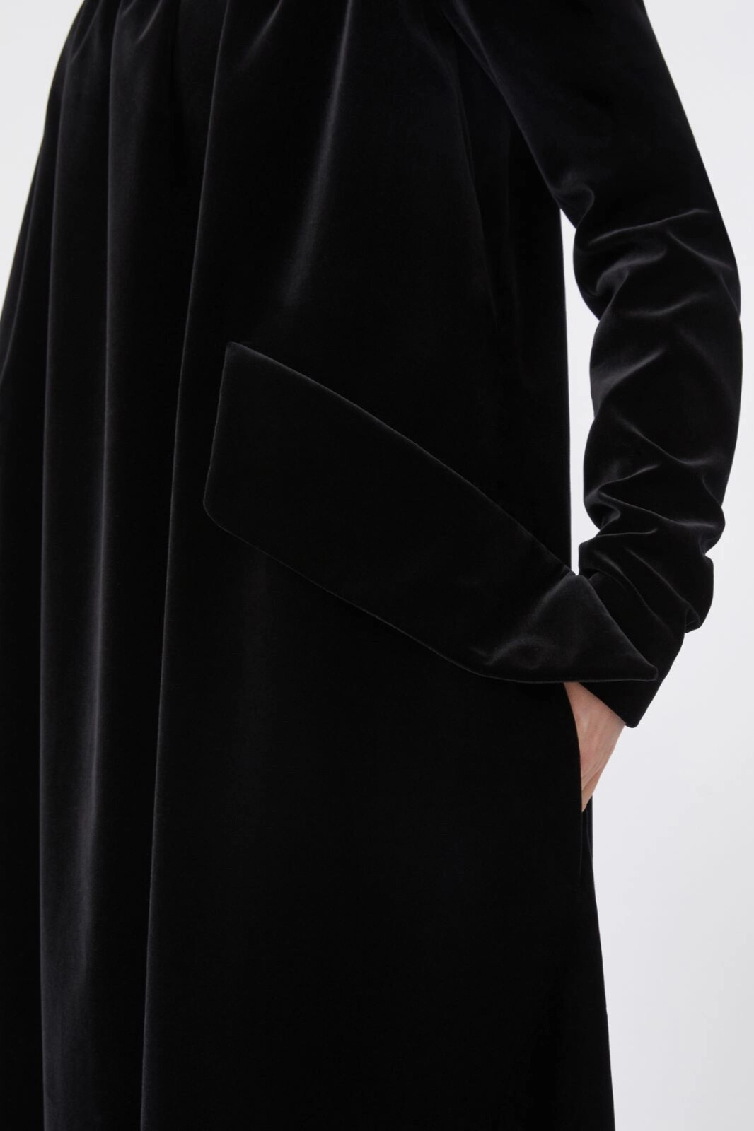 Juniper Off Shoulder Velvet Maxi Dress In Black