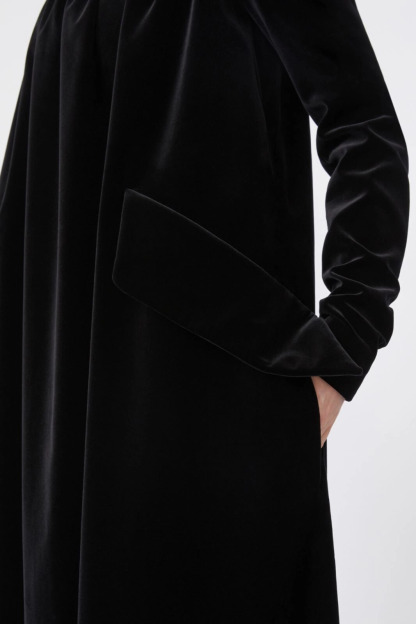 Juniper Off Shoulder Velvet Maxi Dress In Black