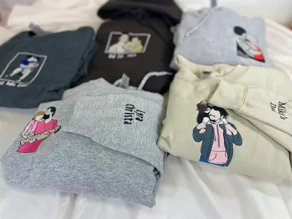 Custom Embroidered Photo Portrait Hoodie/Sweatshirt for Mom – Upload Your Precious Photo of Mom & Kids