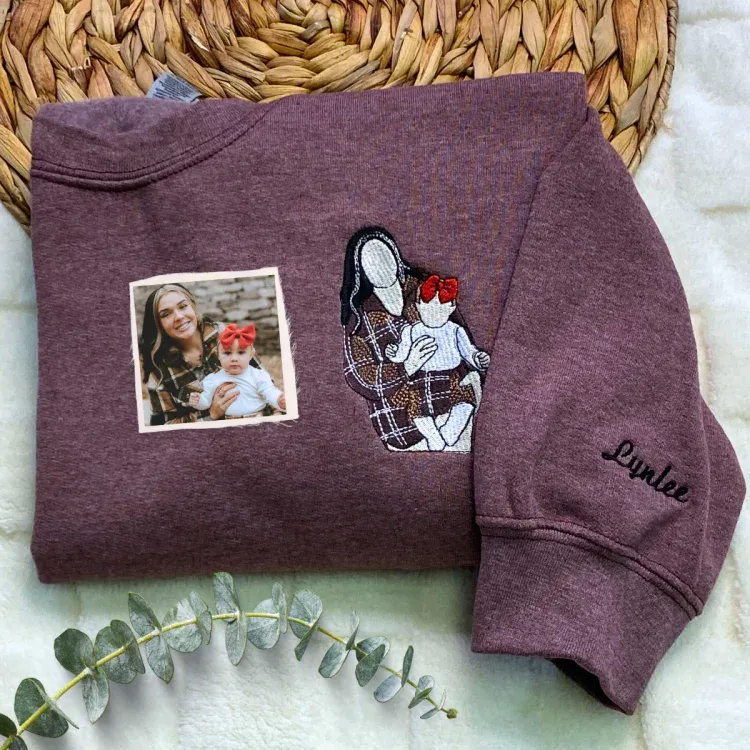 Custom Embroidered Photo Portrait Hoodie/Sweatshirt for Mom – Upload Your Precious Photo of Mom & Kids