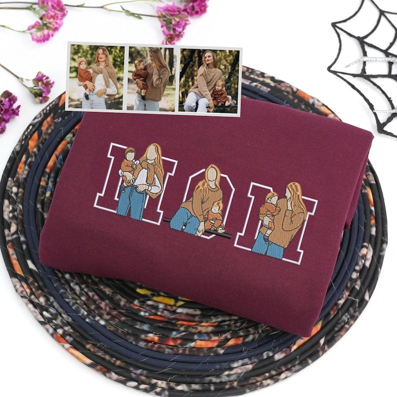 🎨💖 Custom Family Portrait Embroidered Sweatshirt – A Special Gift for Mom and Dad Featuring Kids' Drawing & Nicknames on Sleeves