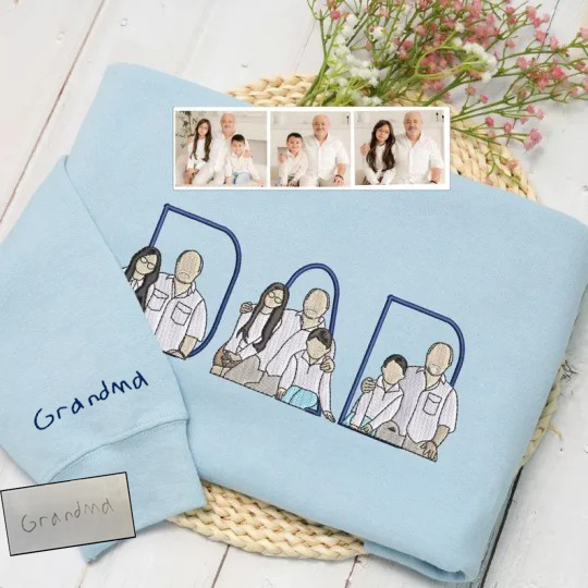 🎨💖 Custom Family Portrait Embroidered Sweatshirt – A Special Gift for Mom and Dad Featuring Kids' Drawing & Nicknames on Sleeves