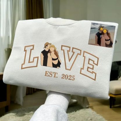 Your Photo, Your LOVE – Custom Couple Hoodies for a Memorable Valentine’s 💑