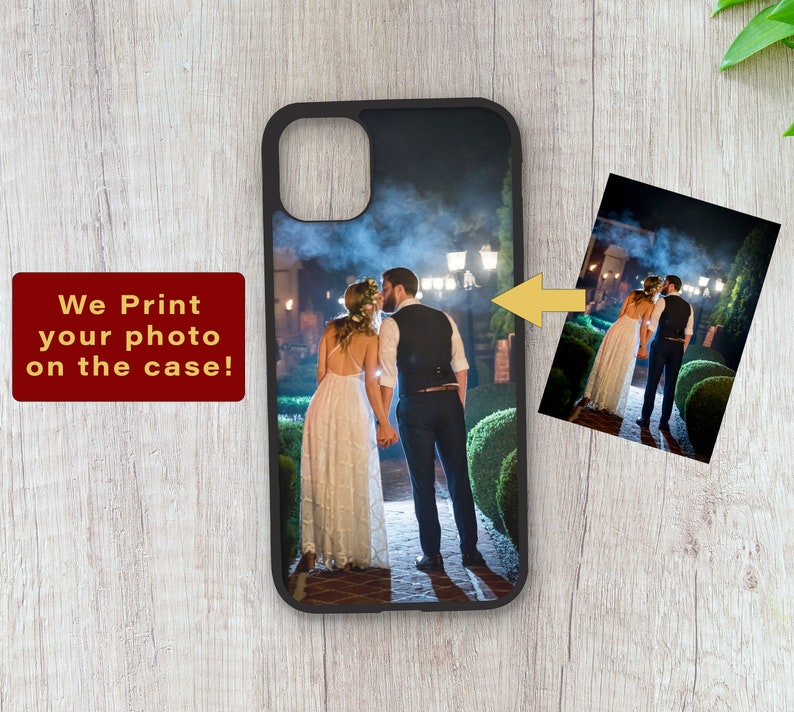 Customizable Phone Cases With Transforming Images Of Couples' Photos