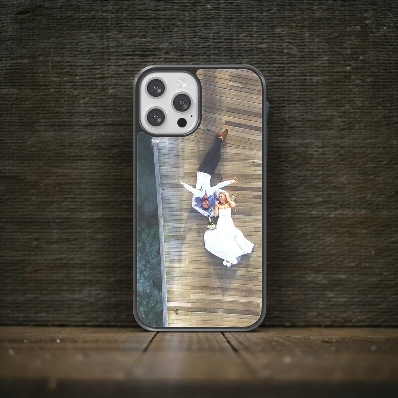 Customizable Phone Cases With Transforming Images Of Couples' Photos