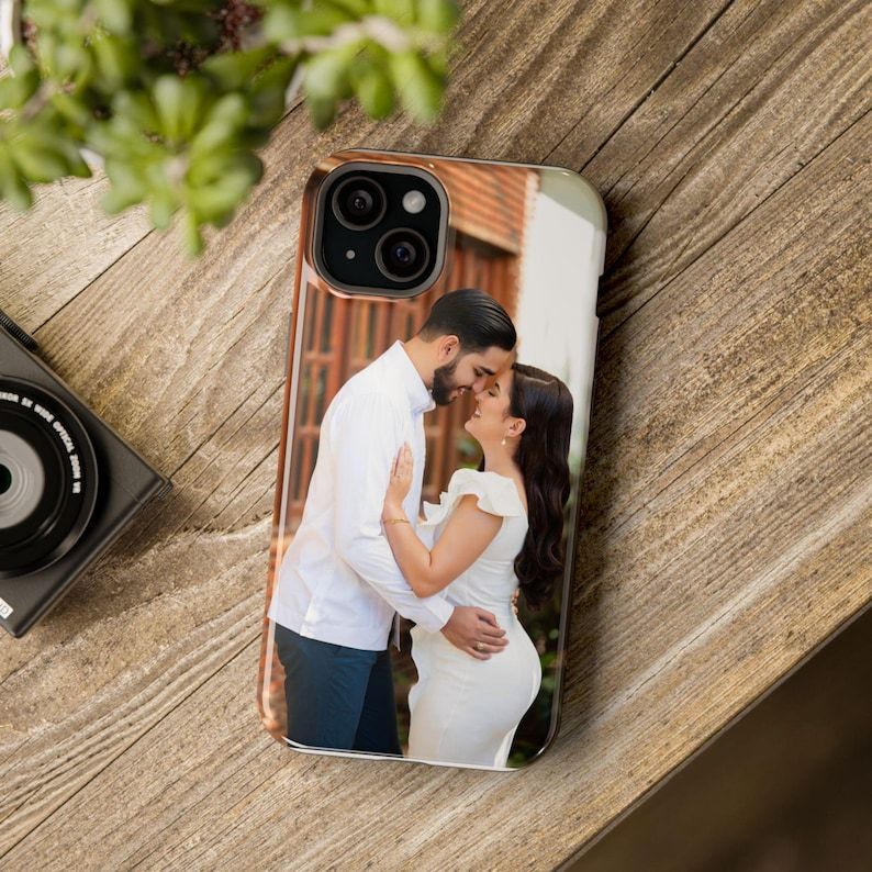 Customizable Phone Cases With Transforming Images Of Couples' Photos