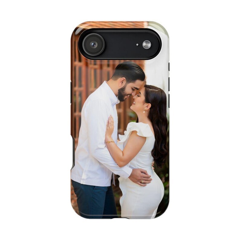Customizable Phone Cases With Transforming Images Of Couples' Photos