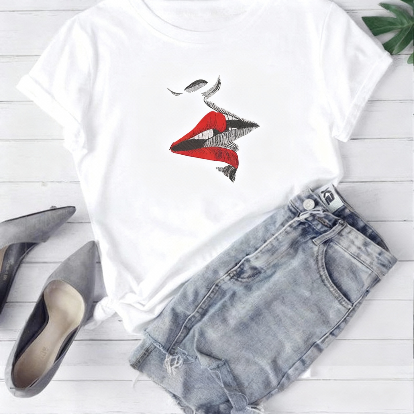 Kiss Machine Embroidery Pattern, Love Theme Embroidery Design