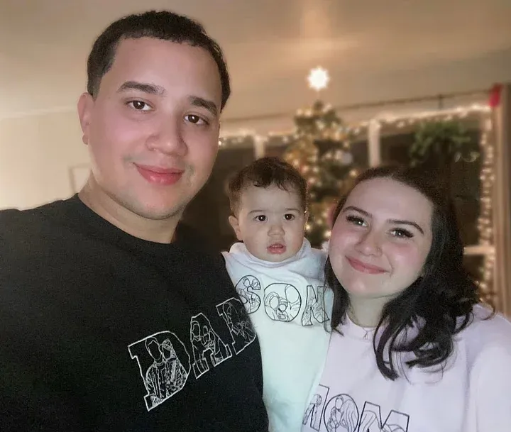 Custom Photo Outline Embroidered Sweatshirt – Personalized Mom, Dad, or Nickname Sweatshirt