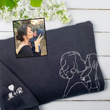 Custom Outline Embroidered Sweatshirt – Upload Your Special Moment Design, the Perfect Gift for Mom, Dad, Couples, and Family!