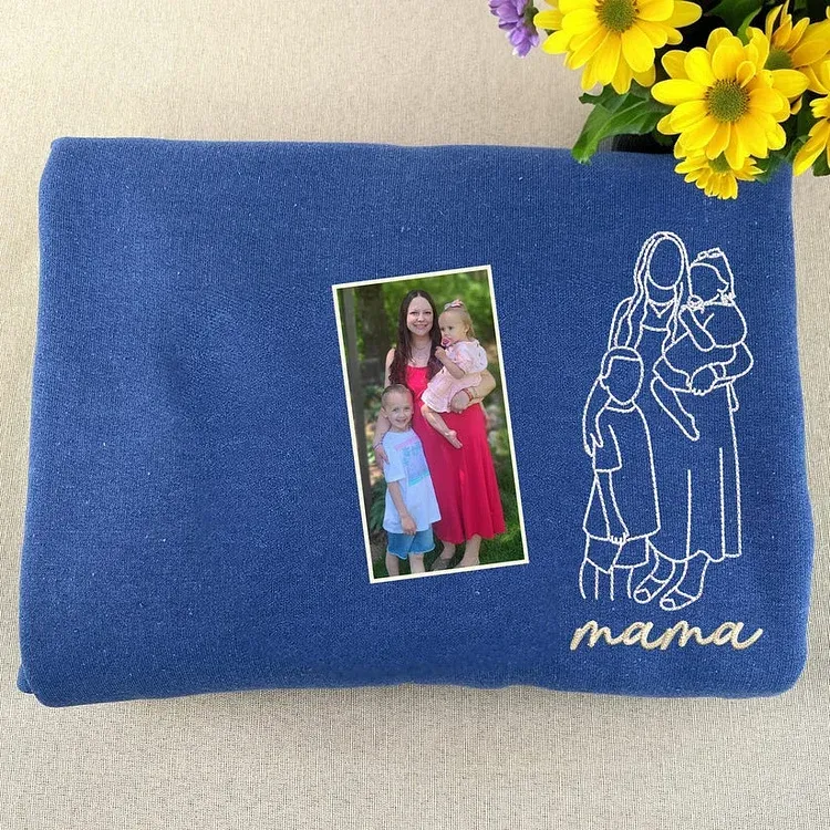 Custom Outline Embroidered Sweatshirt – Upload Your Special Moment Design, the Perfect Gift for Mom, Dad, Couples, and Family!