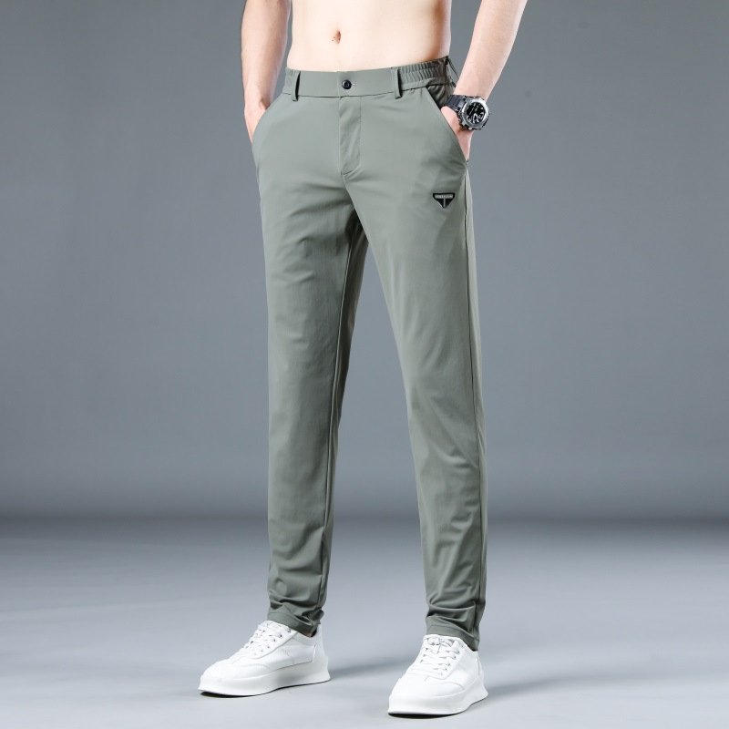 Elastische gerade Hose, Freizeit und Sport in einem.