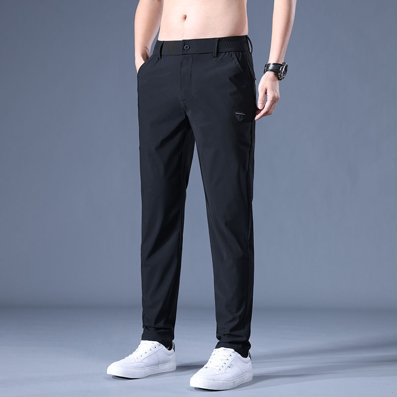 Elastische gerade Hose, Freizeit und Sport in einem.