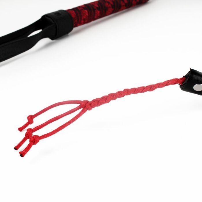 Uberkinky Stinger Whip | UberKinky