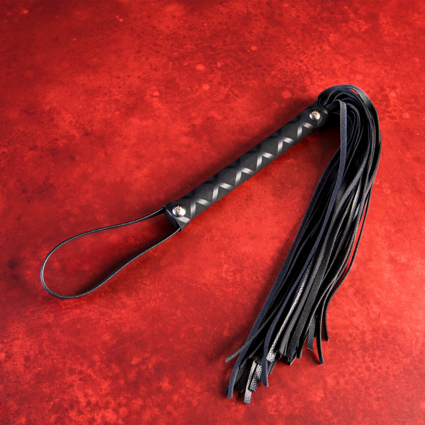 SEI MIO - Primed for Punishment - Faux Leather Flogger