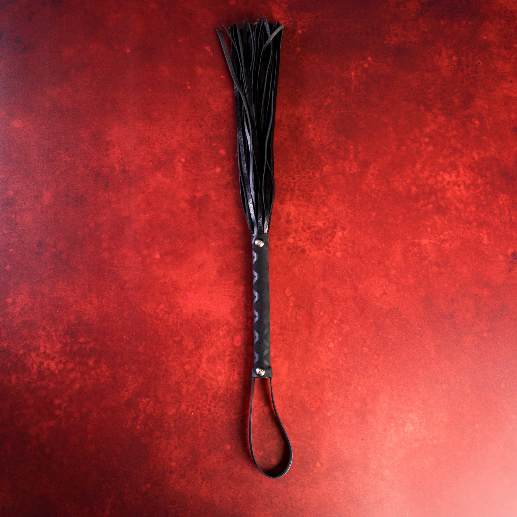 SEI MIO - Primed for Punishment - Faux Leather Flogger