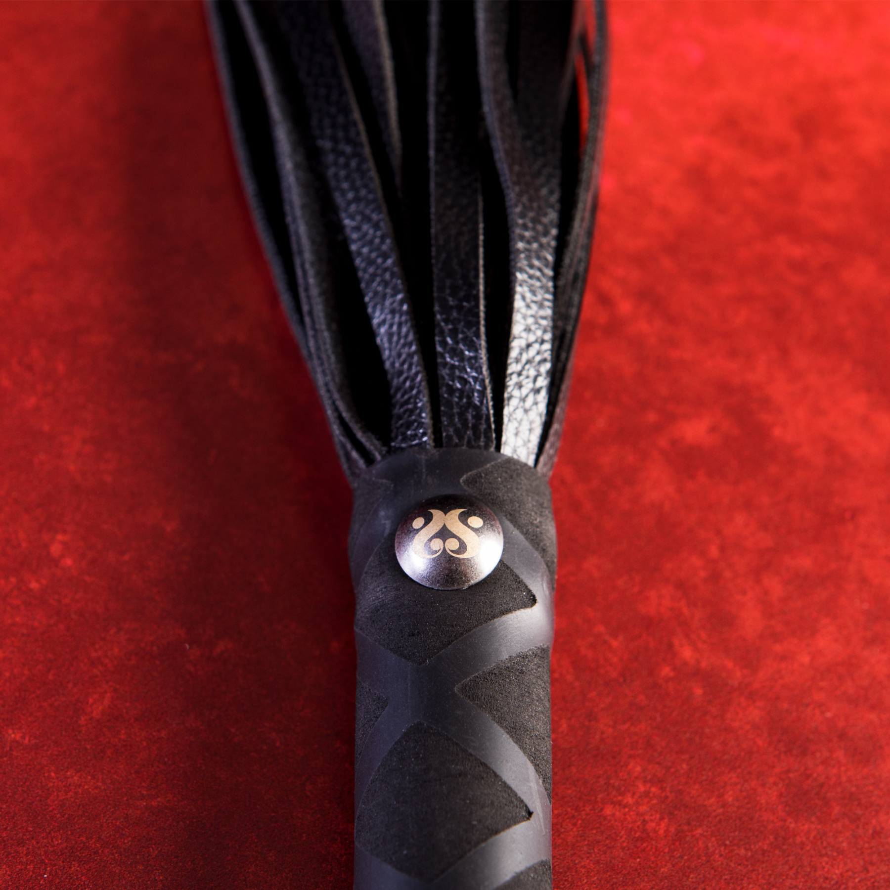 SEI MIO - Primed for Punishment - Faux Leather Flogger