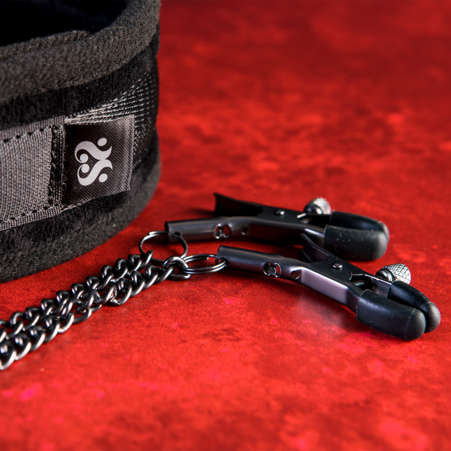 SEI MIO - Twin Tweaks - Velvet Collar with Nipple Clamps