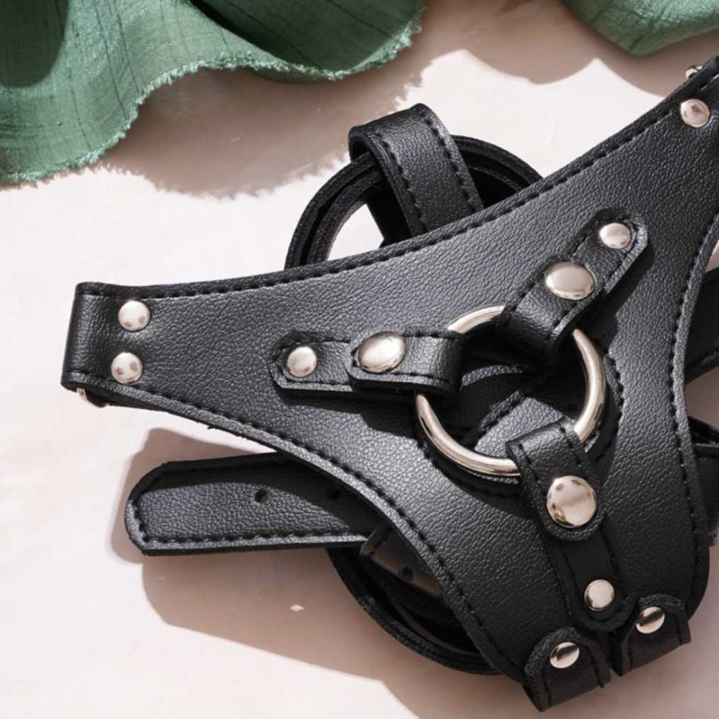 STRAP ON HARNESS ñ PU LEATHER