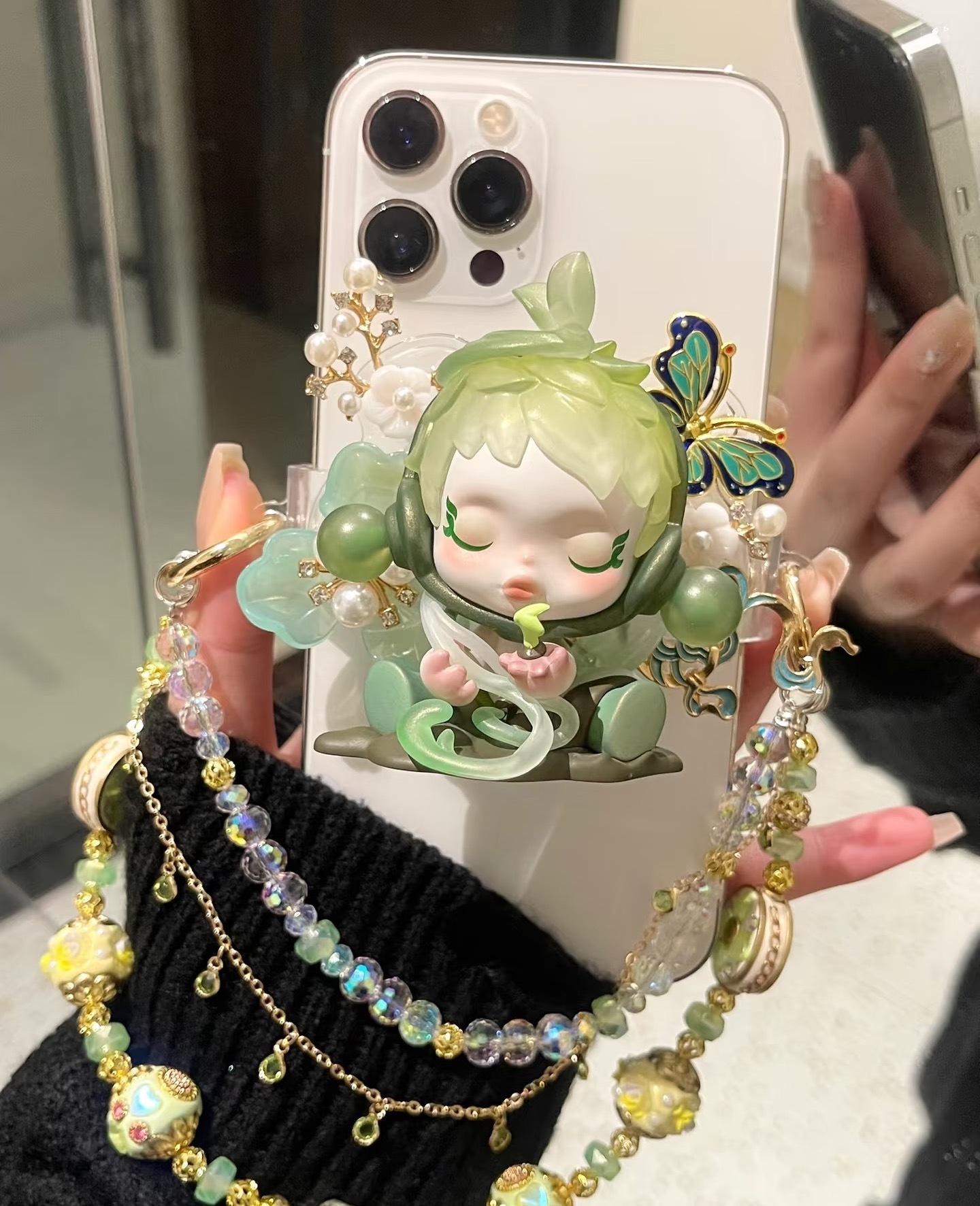 Phone back clips order in live  stream 