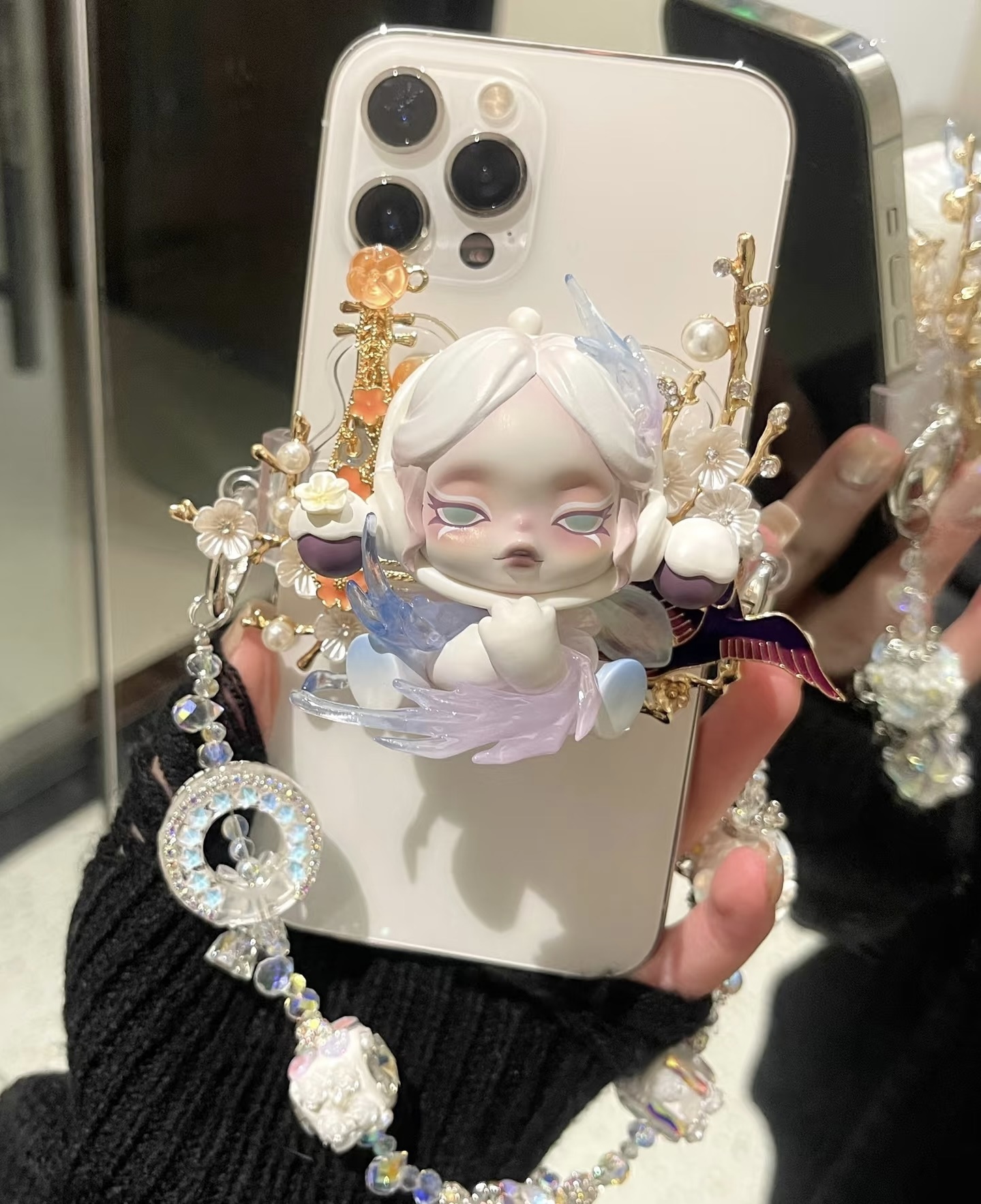 Phone back clips order in live  stream 