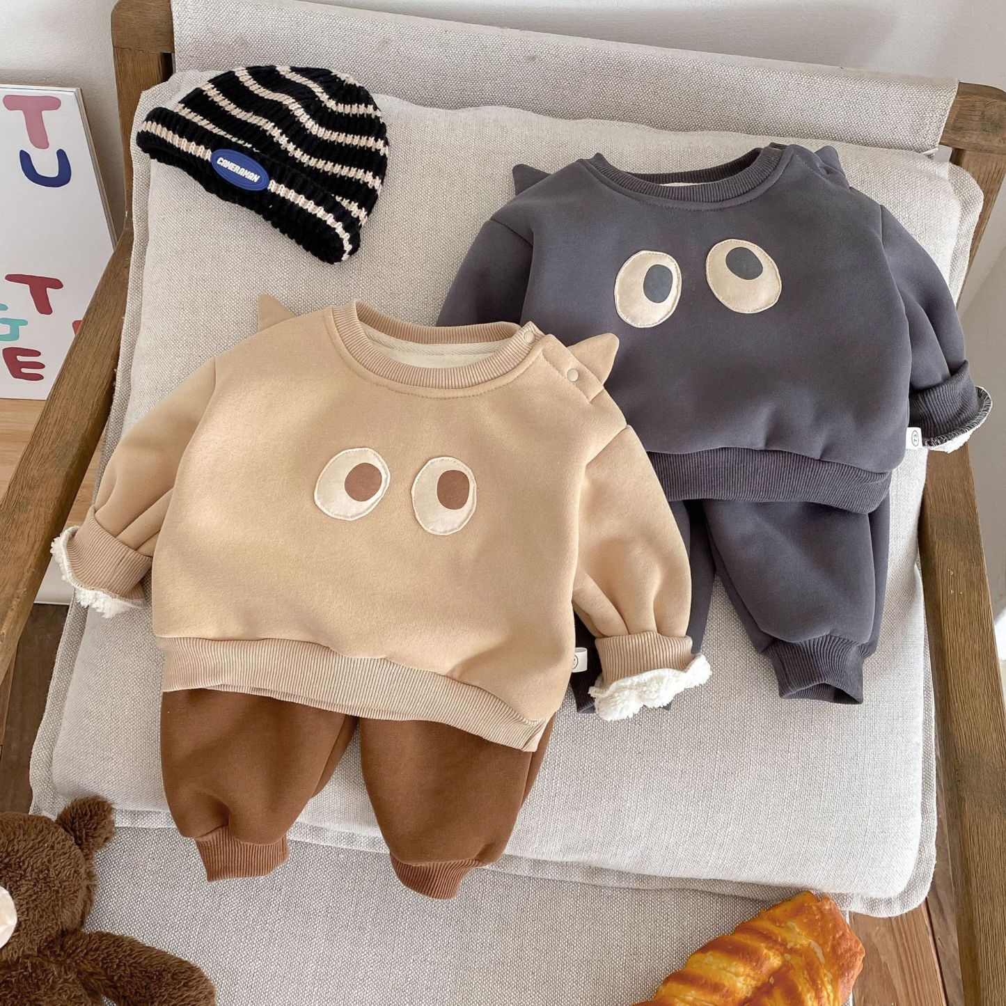 2pcs Baby Padded Sweatshirt And Sweatpants Casual Set