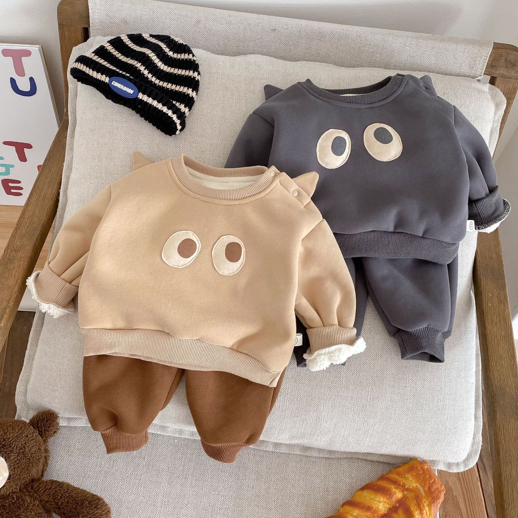2pcs Baby Padded Sweatshirt And Sweatpants Casual Set
