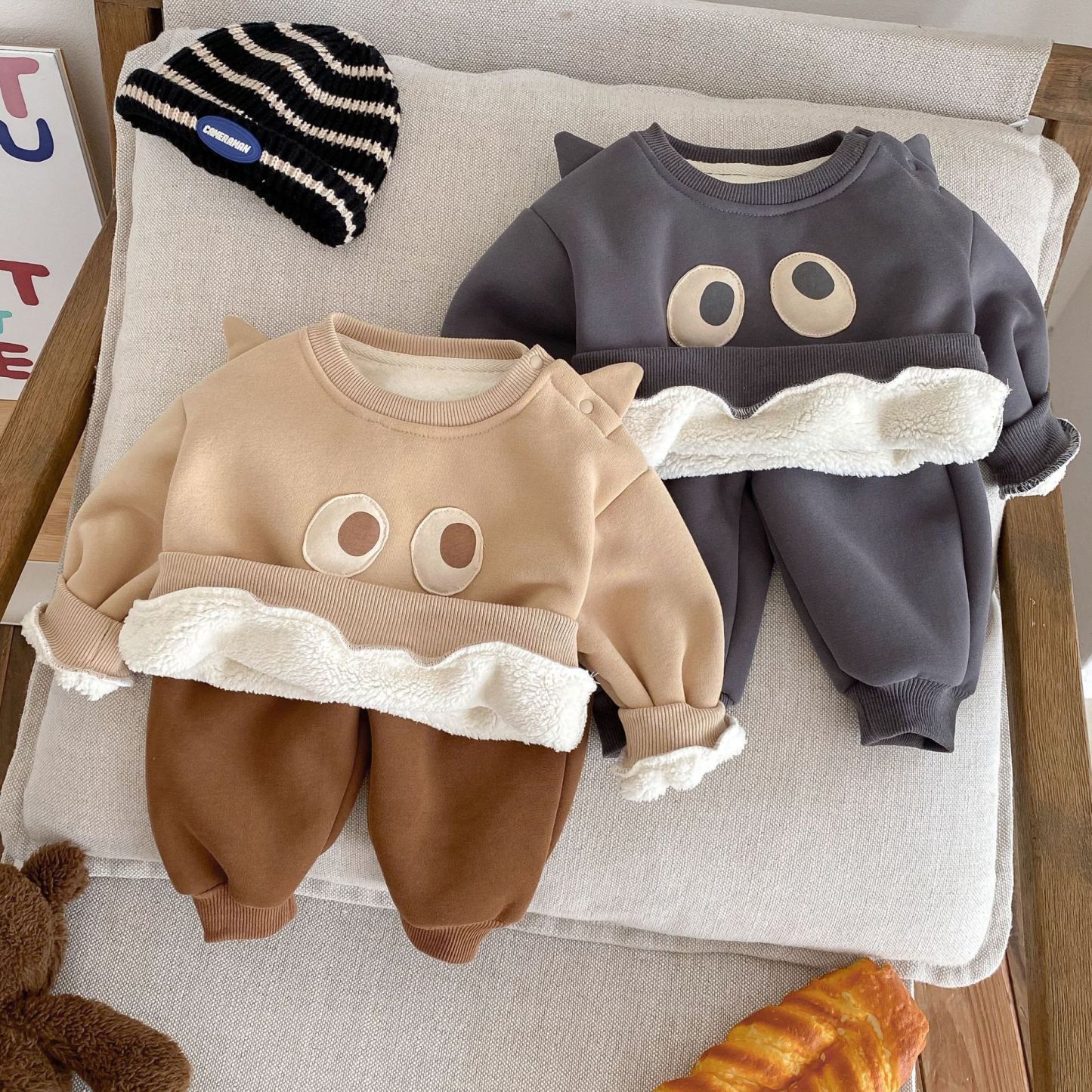 2pcs Baby Padded Sweatshirt And Sweatpants Casual Set