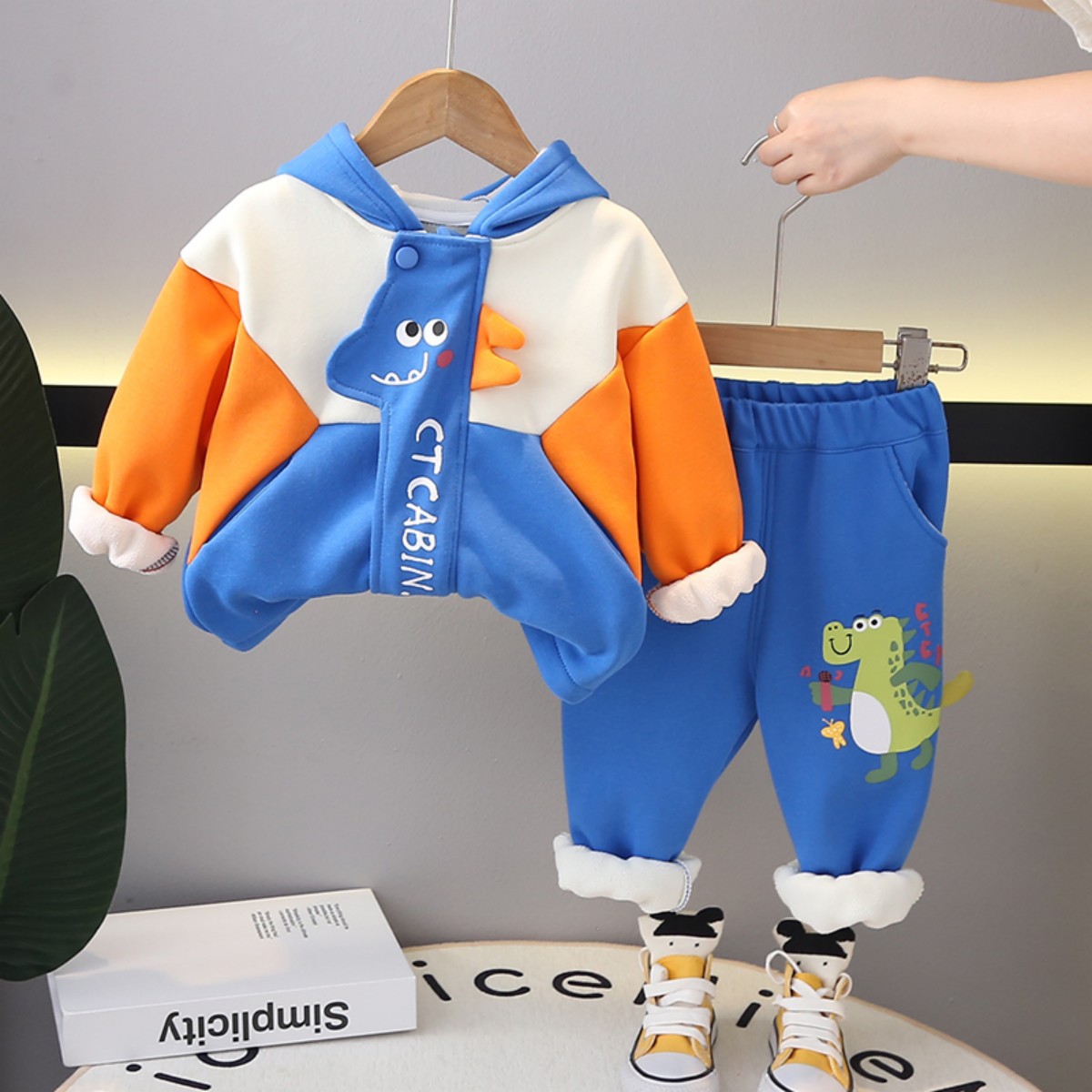 2pcs Baby Boy/Girl Padded Thickened Hooded Dinosaur Set