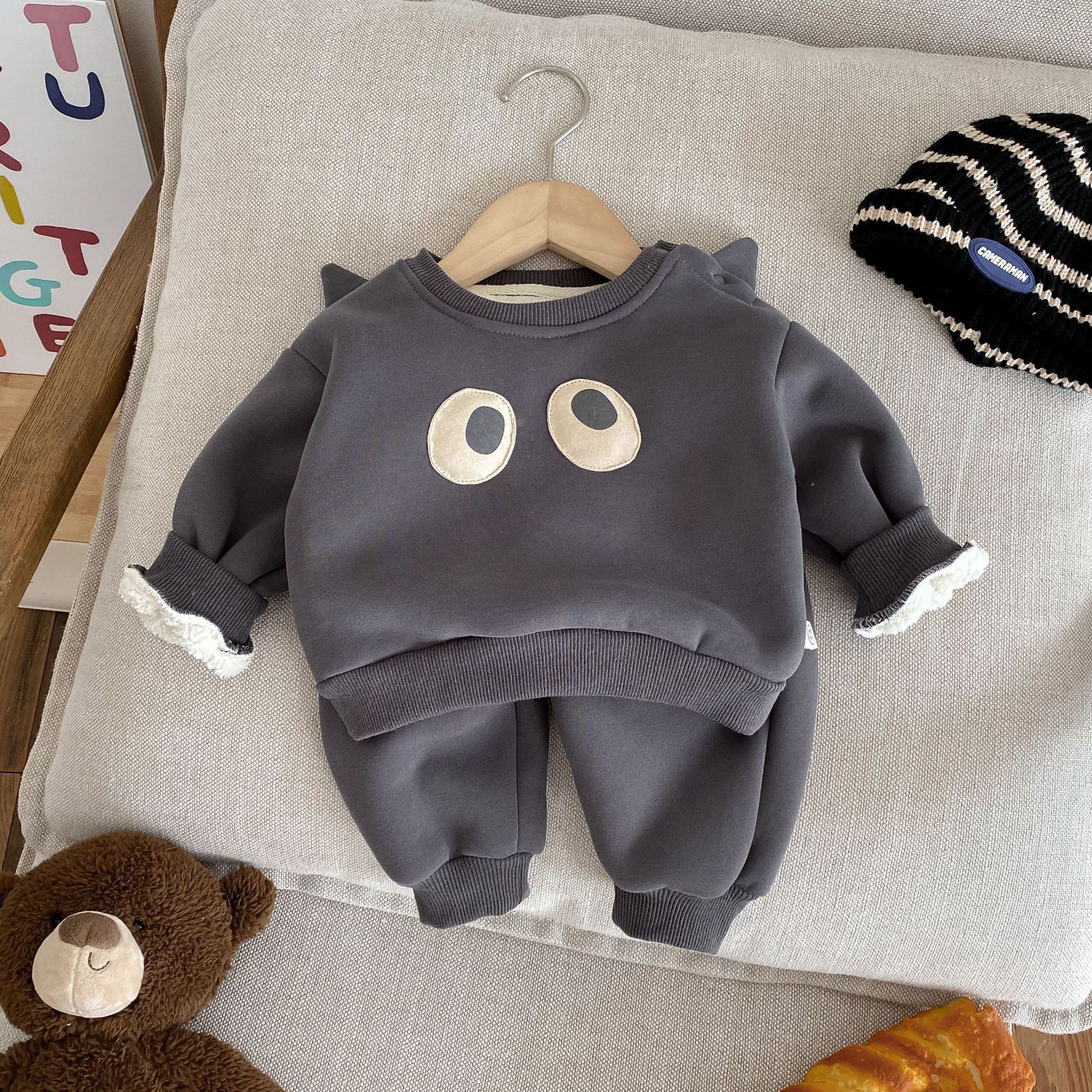 2pcs Baby Padded Sweatshirt And Sweatpants Casual Set
