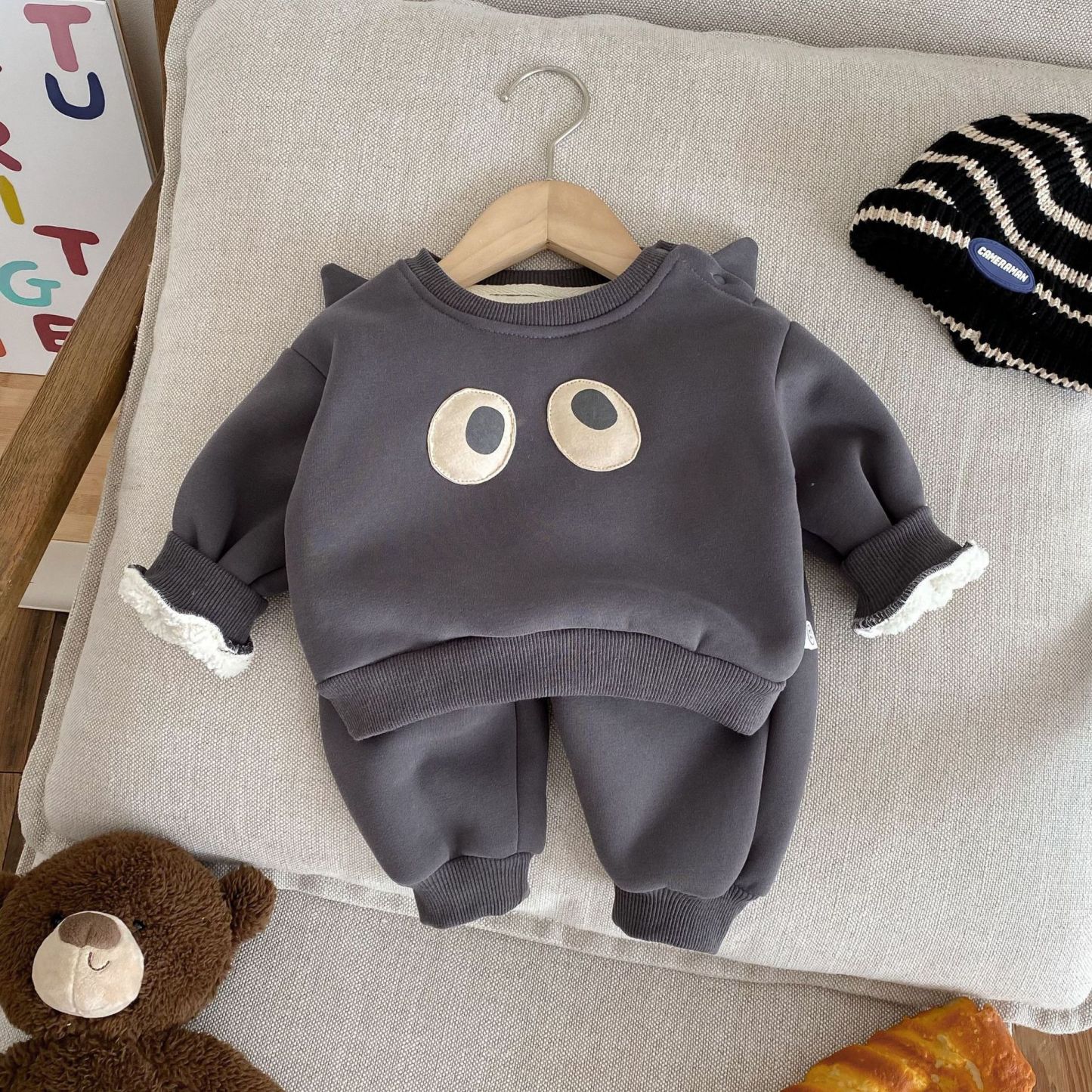 2pcs Baby Padded Sweatshirt And Sweatpants Casual Set