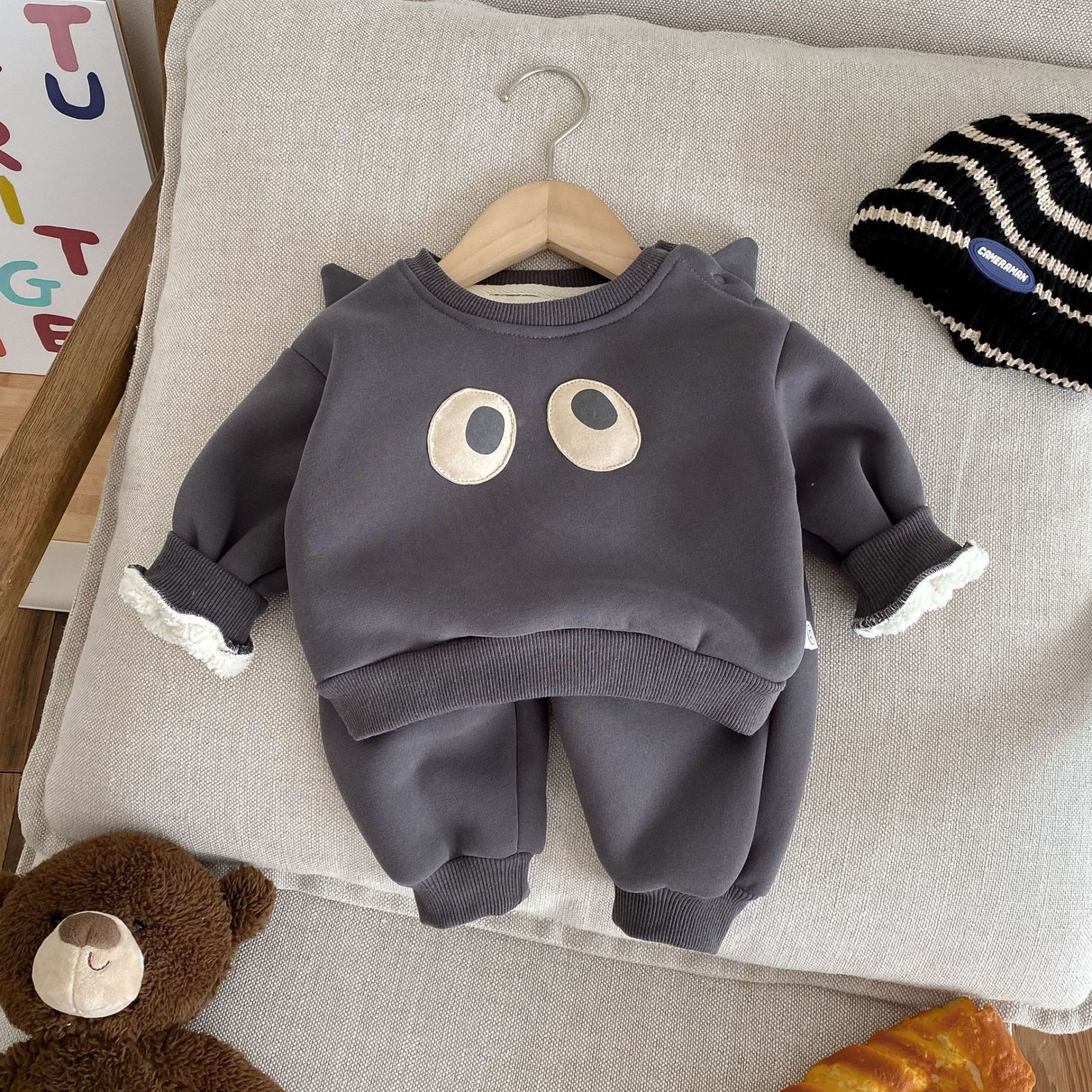 2pcs Baby Padded Sweatshirt And Sweatpants Casual Set