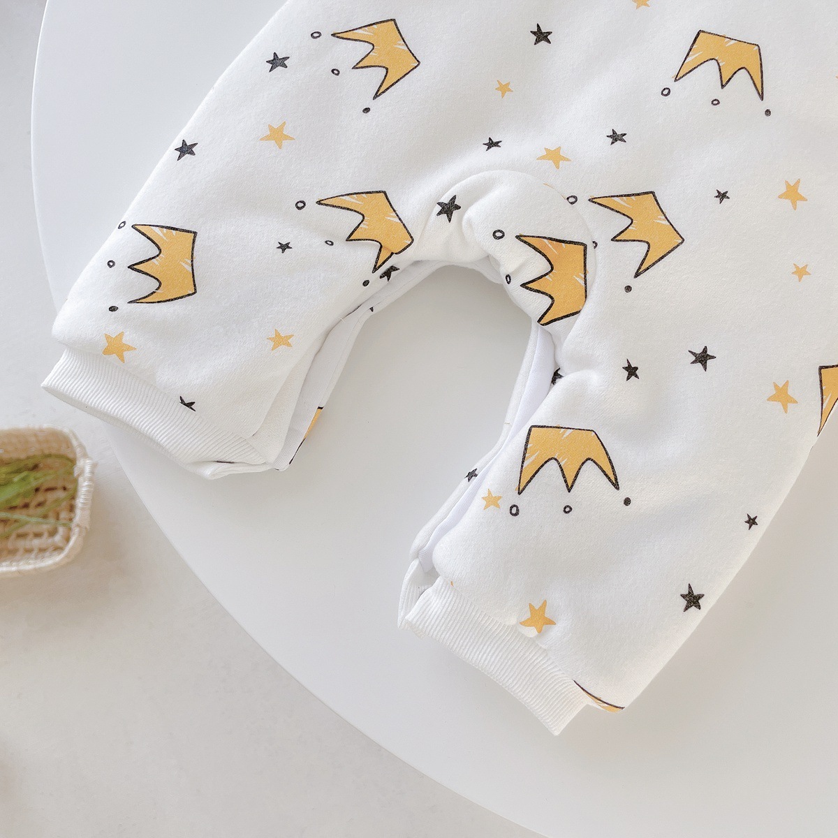 Baby Girl Allover Little Crown and Star Pattern Thicken Long Sleeve Hooded Romper-kissminis