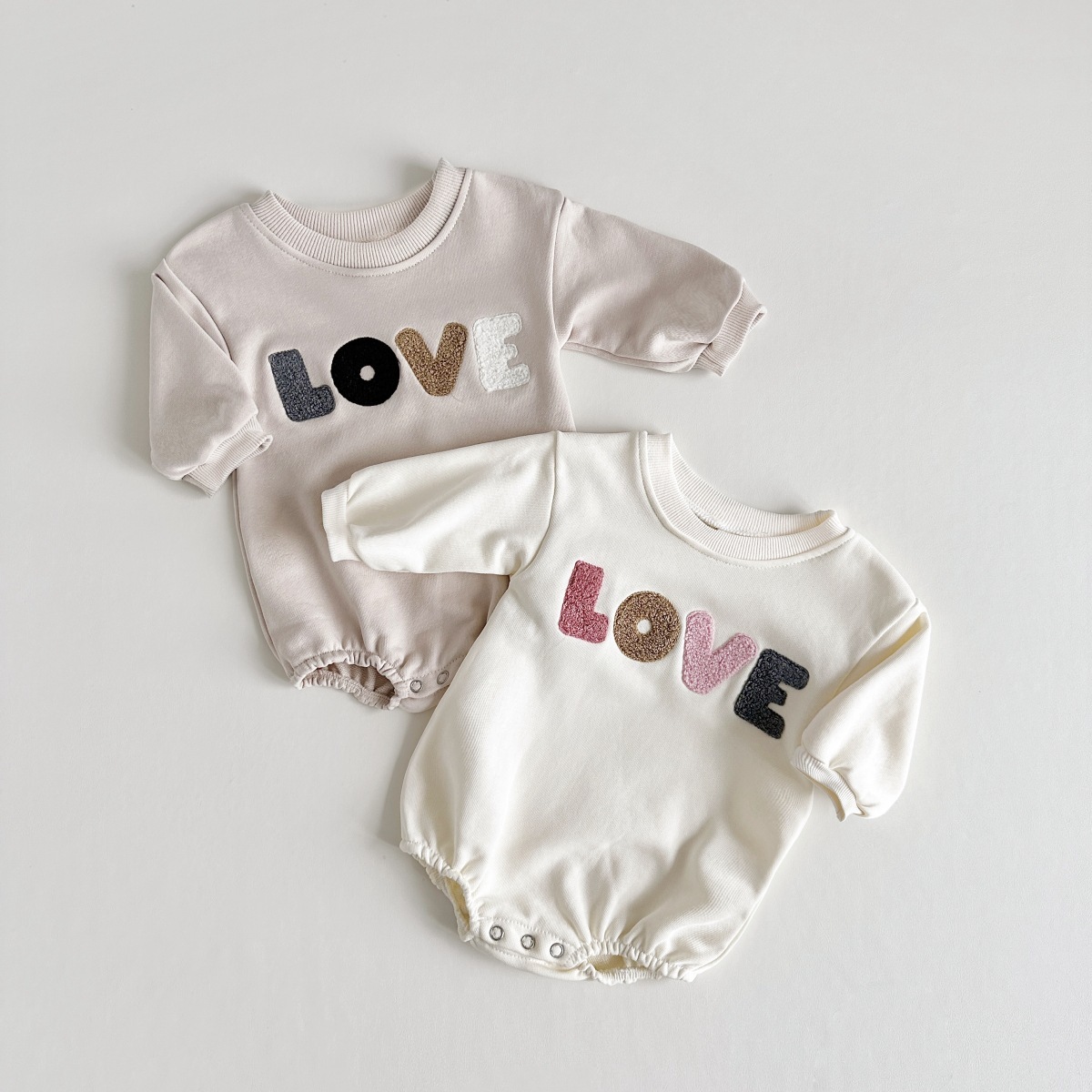 Baby ‘LOVE’ Print Long Sleeve Bodysuit-kissminis