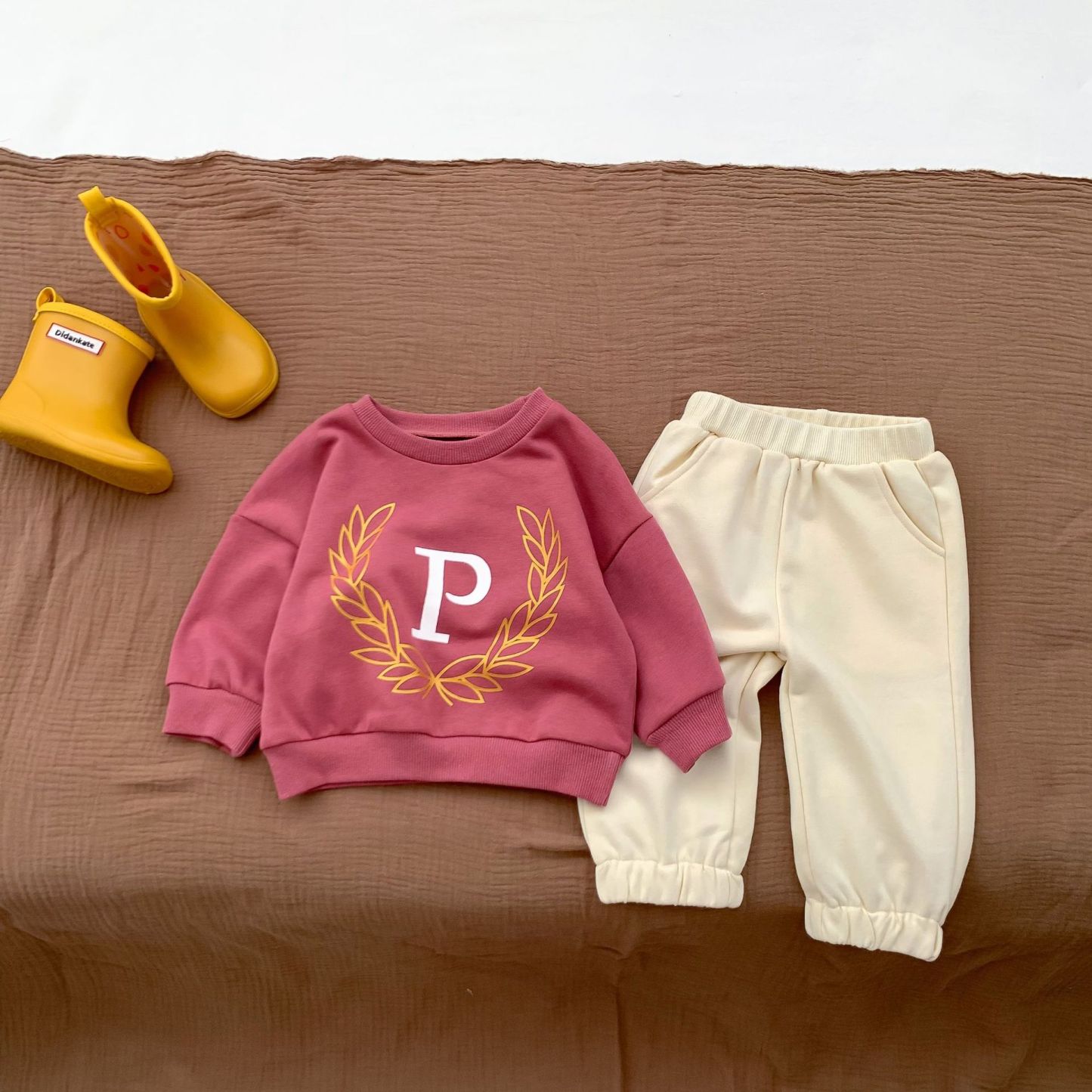 2pcs Baby Boy/Girl Letter Print Long Sleeve Sweatshirt with Pants Set-kissminis