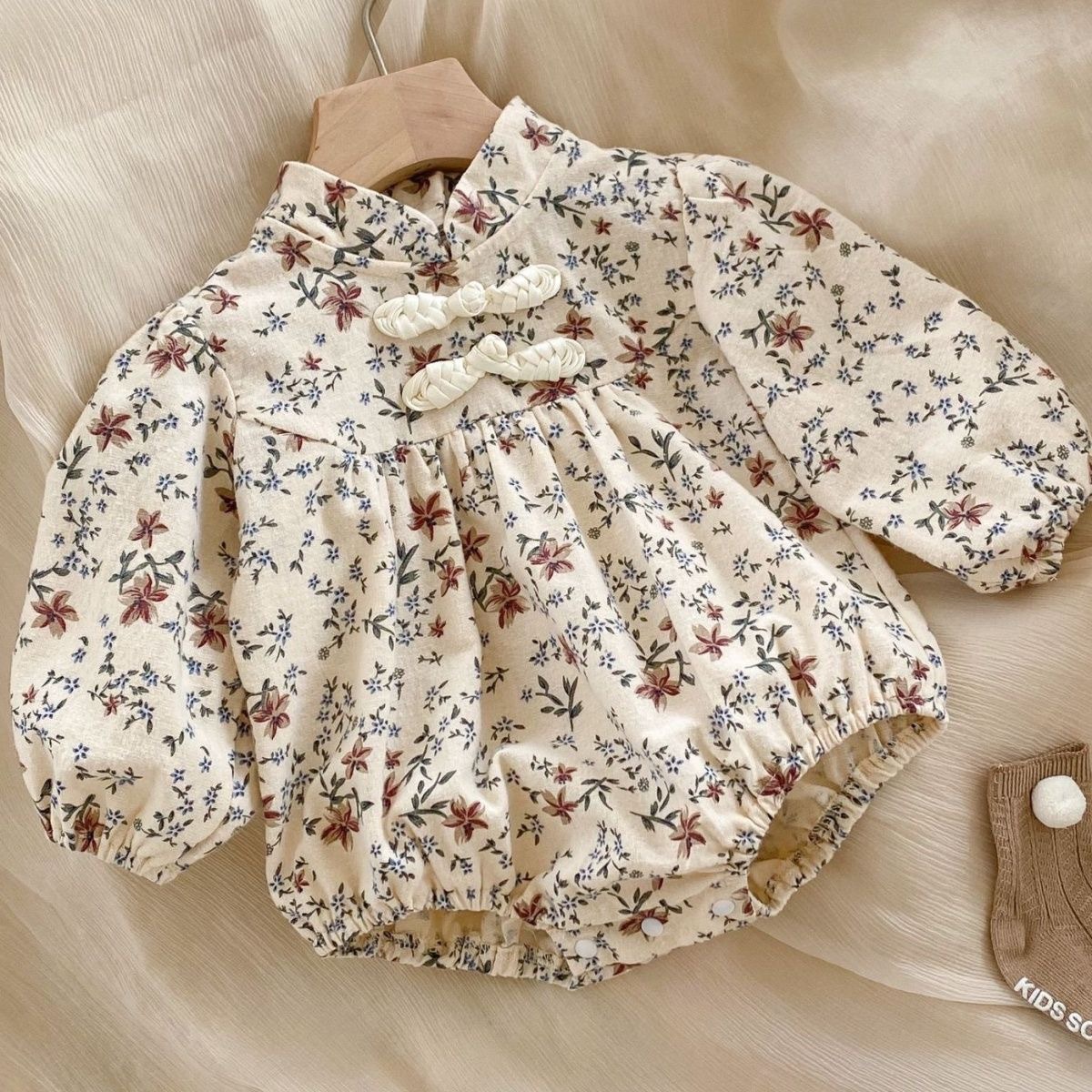 Baby Girl Cheongsam Buckle Overall Floral Puff-sleeve Long Sleeve Simple and Fresh Bodysuit