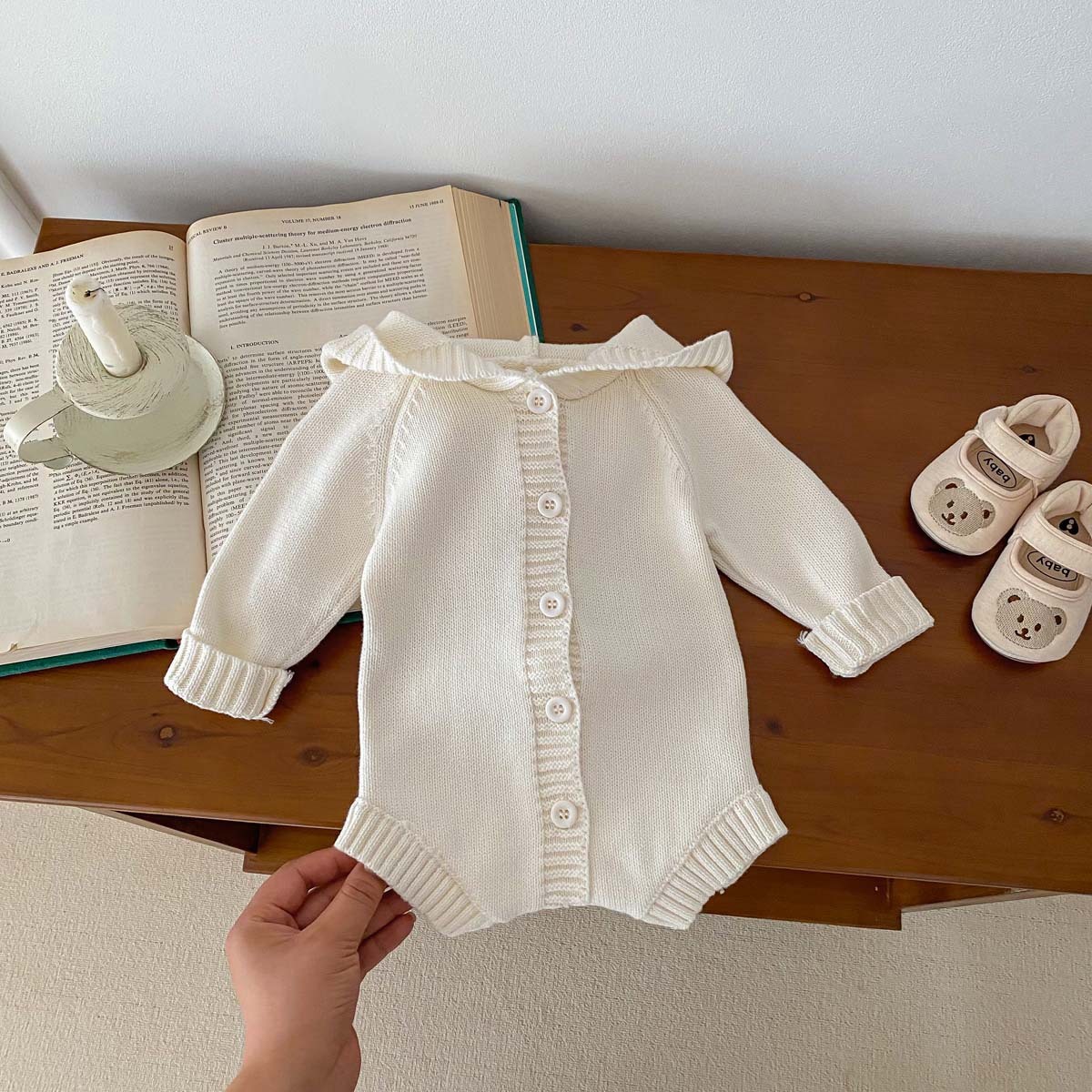 Baby Boy/Girl Cute Bear Design Solid Color Knitted Long Sleeve Bodysuit-kissminis