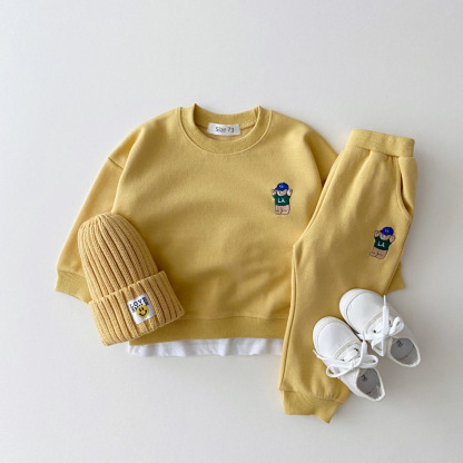 Toddler Boy/Girl Embroideried Mini Baseba Bear Solid Color T-shirt and Casual Pants Set