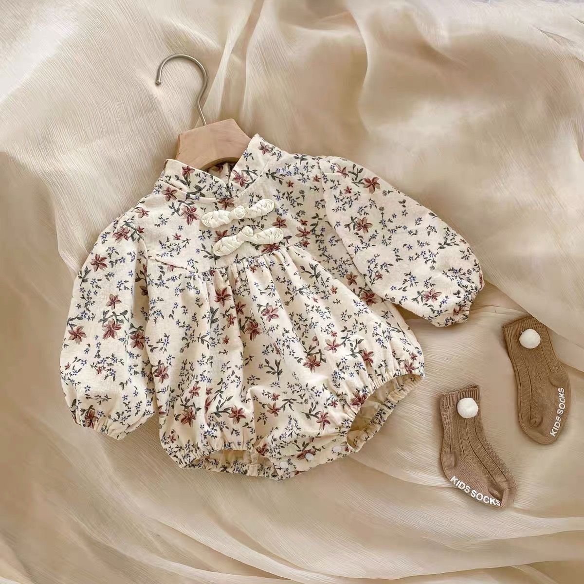 Baby Girl Cheongsam Buckle Overall Floral Puff-sleeve Long Sleeve Simple and Fresh Bodysuit