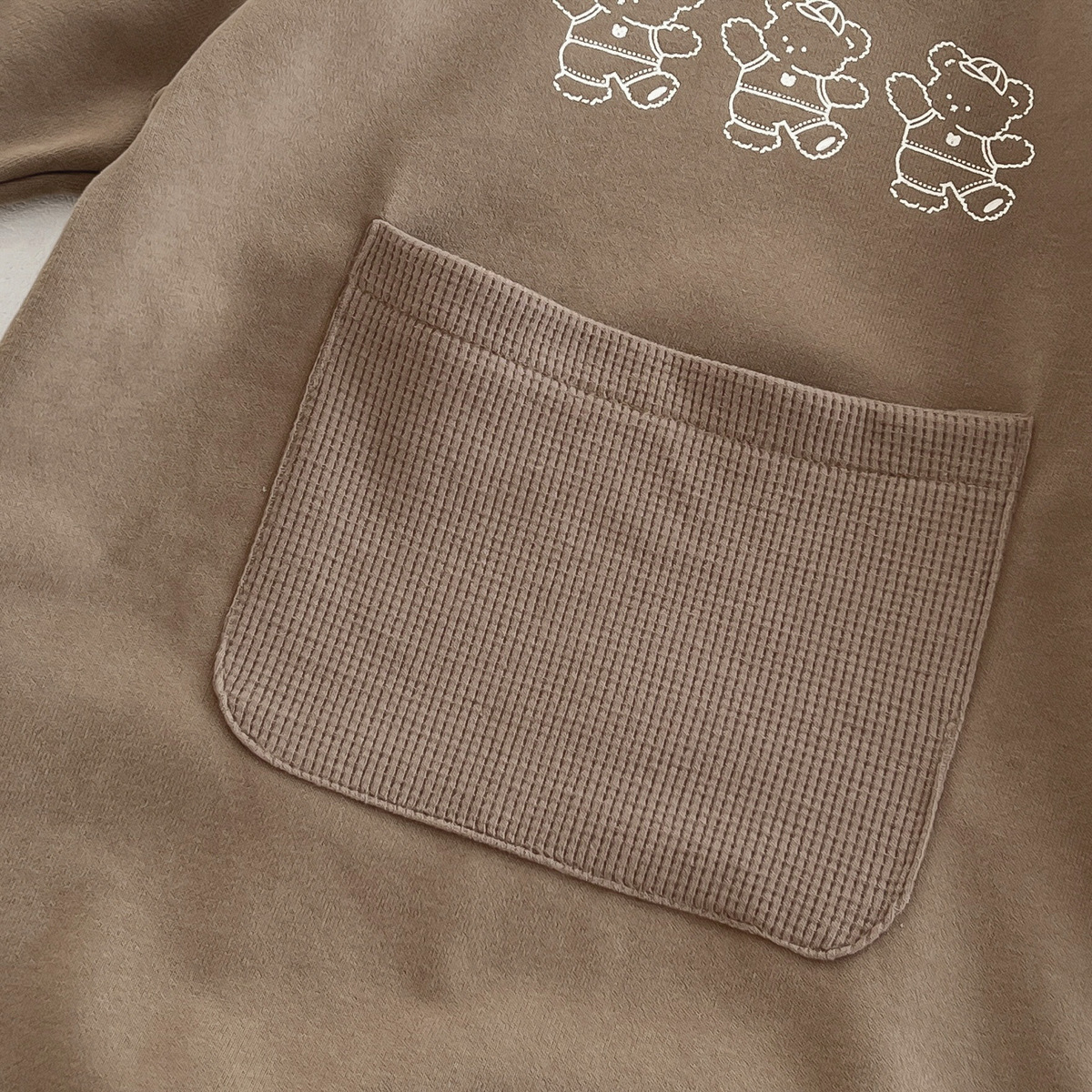 Baby Boy/Girl Cartoon Bear Graphic Solid Color Pocket Long Sleeve Romper-kissminis