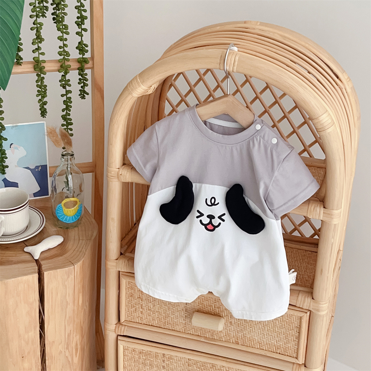 Short-sleeved Cartoon Dog Face Design Baby Romper