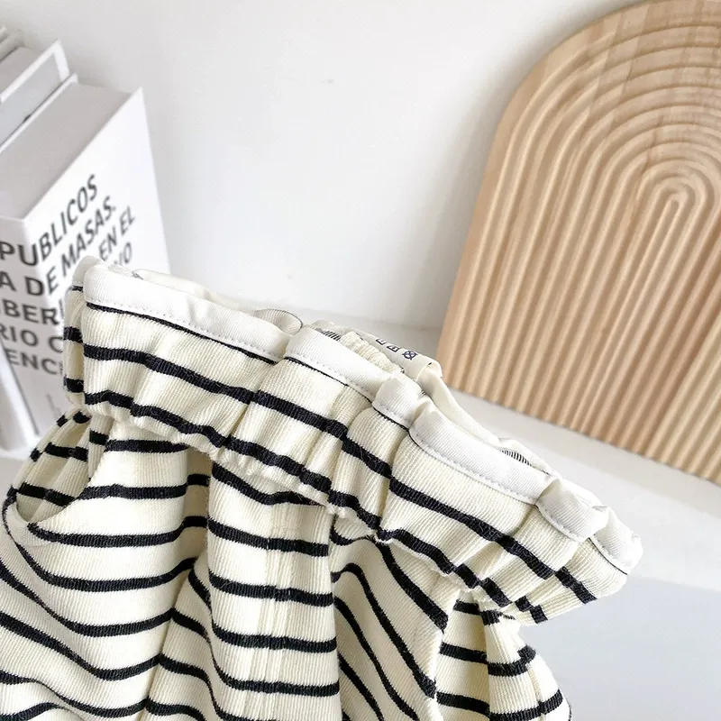 2pcs Black and White Striped Infant Clothing Set