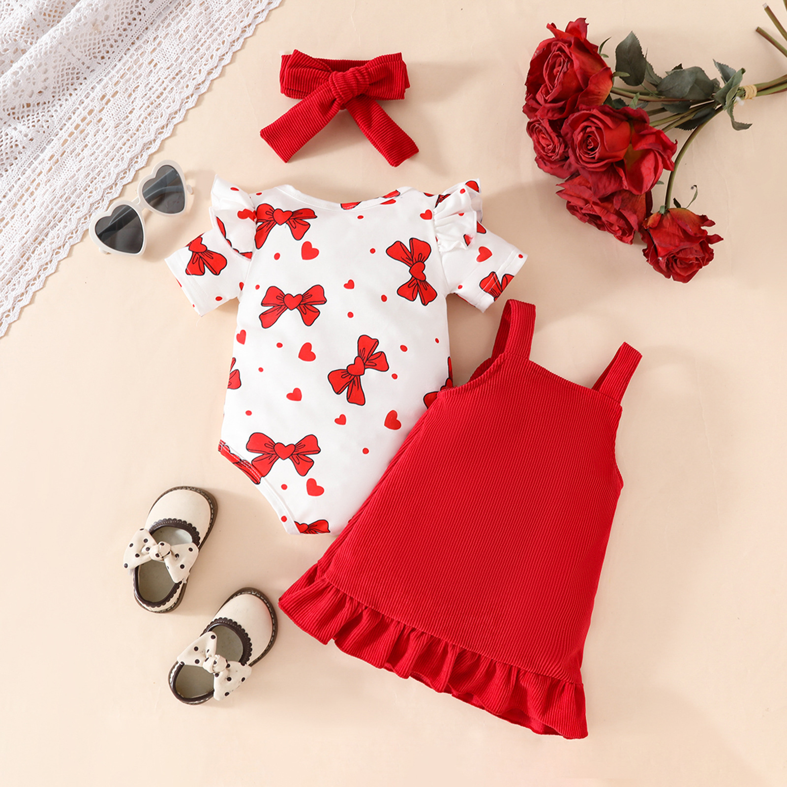 2pcs Baby Girl Bow Bodysuit and Corduroy Bear Overall Skirt with Hairband