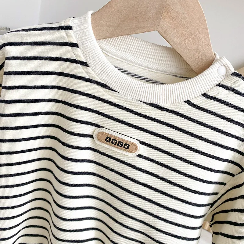 2pcs Black and White Striped Infant Clothing Set