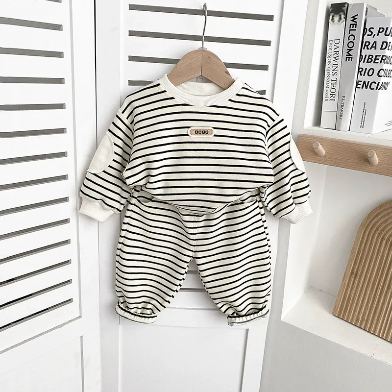 2pcs Black and White Striped Infant Clothing Set