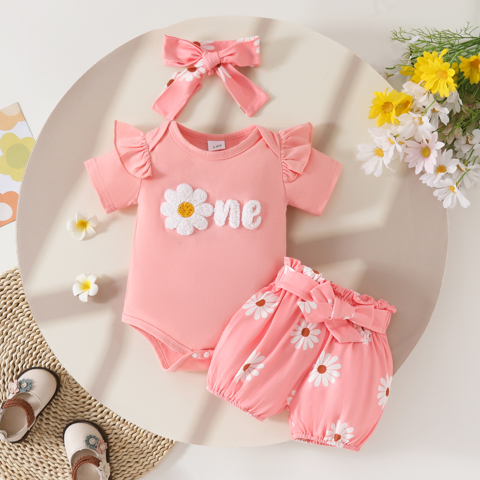 2pcs Baby Girl Flower Bodysuit and Short Pant Set with Hairband